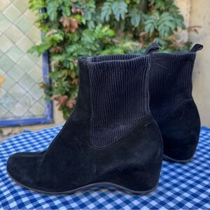 Aquatalia Suede Versa Ankle Boots - size 7.5